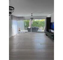 Von Privat: Elegante 3-Zi-Whg mit Terrasse, EBK und TG-Stellpl - Ludwigsburg Hoheneck