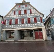 Denkmalgeschütztes 2-Familienhaus mit Ladenfläche in Vaihingen an - Vaihingen an der Enz