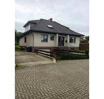 Hochwertig renoviertes Familienhaus mit Einliegerwohnung und weit - Burgdorf