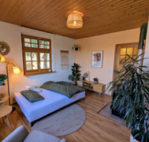 Moeblierte Einliegerwohnung in Schoener Waldrandlage - Münsingen