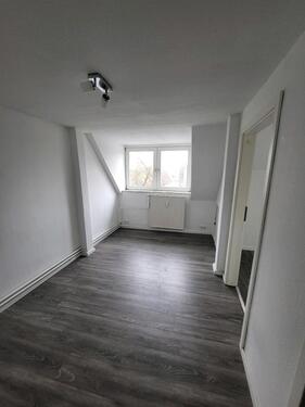 Foto - 2 Zimmer Dachgeschoss Wohnung - 750,00&nbsp;EUR Kaltmiete, ca.&nbsp; 30,00&nbsp;m&sup2;
