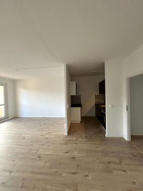 Foto - LICHTDURCHFLUTENDE 3 ZIMMER-WOHNUNG mit EBK, Balkon & offene Küche