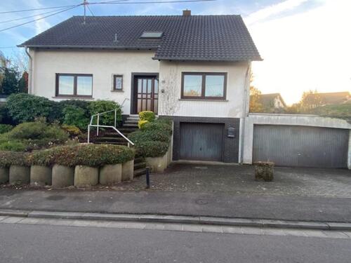 Foto - Freistehendes Einfamilienhaus mit Garten