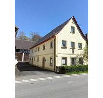 Ländliches Wohnhaus mit Maschinenhalle und Garten auf 4.700 qm - Lichtenfels