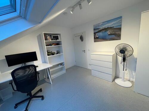 Foto - Helles, möbliertes Zimmer in der Oststadt