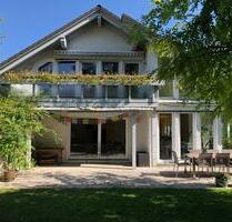 Lichtdurchflutetes, großzügiges EFH mit großem Garten - Gückingen