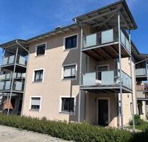 Zentrumsnahe 3-Zimmer-Wohnung - mit großer Einbauküche, Tiefgaragenstellplatz, Außenstellplatz und großem Balkon - Eggenfelden