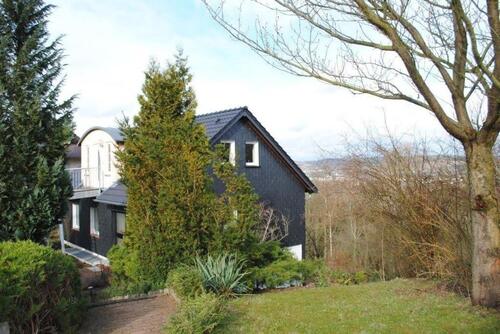 Foto - Freistehendes Haus mit zwei Wohnungen