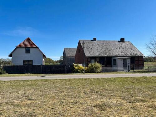 Foto - Riesiges Grundstück mit Haus & 3 Nebengebäuden in Fast‑Alleinlage