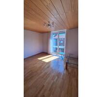 Sonnige 2-3 Zimmer Wohnung und Dachboden mit sehr viel Potential! - Hamburg Barmbek-Nord