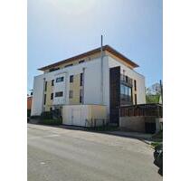 Neuwertige 1-Zimmer-Wohnung, 41 m² mit EBK & TG-Stellplatz - Traunstein