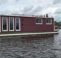 Autarkes neuwertiges Hausboot mit Liegeplatz in Berlin