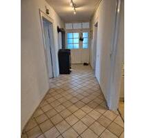 Zentrale 4-Zimmer-Wohnung (100 m²) mit Kamin-Charme, EBK & Garten - Meßkirch