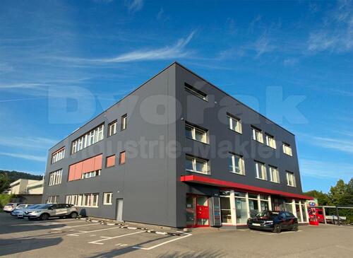 Foto - Lager-Ausstellungsfläche mit Büro