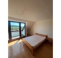 1 Zimmer Dachgeschosswohnung mit Balkon und Stellplatz - Kinding