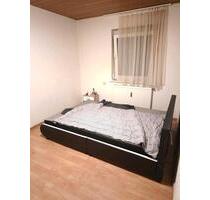 2 WG Zimmer für Frauen in Zuffenhausen - Stuttgart Luginsland