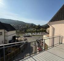 Großzügige 5-Zimmer-Wohnung mit Balkon und Blick auf die Lahn - Singhofen