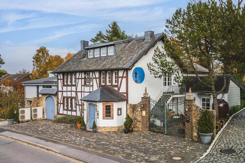 Foto - Hochwertig eingerichtetes und vollständig ausgestattetes Traditionsrestaurant mit großem Garten