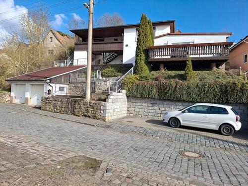 Foto - Gepflegtes Einfamilienhaus mit Einliegerwohnung und Doppelgarage