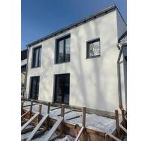 Kernsanierte 3-Zimmer-Wohnung mit Terrasse (Erstbezug) - Overath