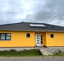 ebenerdiges großes Einfamilienhaus mit offener Küche und Kamin - Tonna