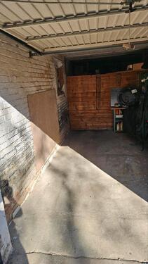 Foto - Stellplatz Motorrad, halbe Garage mit Werkbank