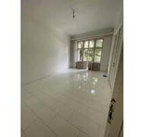 WG Zimmer in einer Frauen WG in Berlin Charlottenburg Ernst