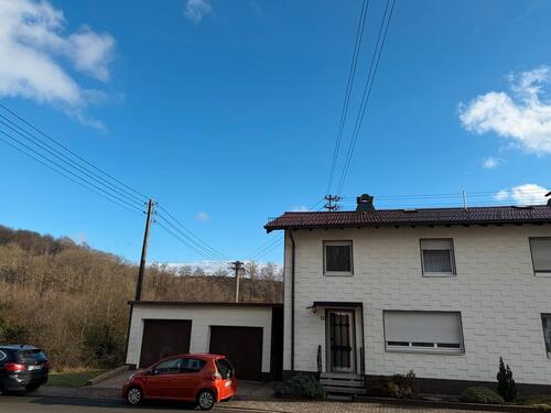 Foto - Doppelhaushälfte mit 2 Garagen, Balkon und Garten