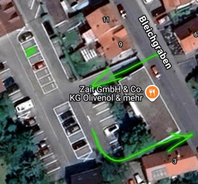 Foto - Grünstadt Stadtmitte geschützter PKW Stellplatz