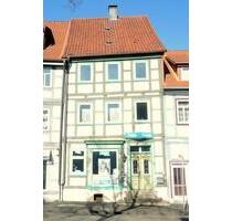 Renovierte Dachgeschosswohnung mit Einbauküche direkt in der Innenstadt - Northeim