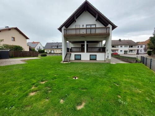 Foto - Geräumiges Einfamilienhaus mit einladender Terrasse
