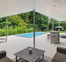 +++ Krefelder Villa mit Indoor & Outdoor-Pool +++