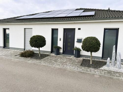 Foto - Moderner, barrierefreier Bungalow(Bj2018), großem Garten und Pool