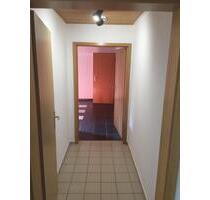 Lahnau-Atzbach: 1 bzw. 2 ZKB - Helle Souterrain-Wohnung im Grünen