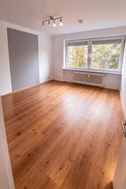 Foto - Helle, großzügige 4-Zimmer-Wohnung mit Balkon Garten AB APRIL