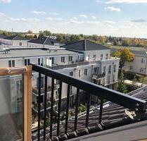 Wohnen über den Dächern: Helle 2-Zimmer-Wohnung mit Terrasse - Berlin Lichtenberg