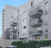 **Lichtdurchflutet mit Sonnenbalkon** Hochwertige 2 Zi. Wohnung mit Einbauküche und Fußbodenheizung - Steinbach (Taunus)