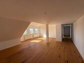 Foto - Wunderschöne 2,5 - Zimmer Dachgeschosswohnung mit Echtholzparkett
