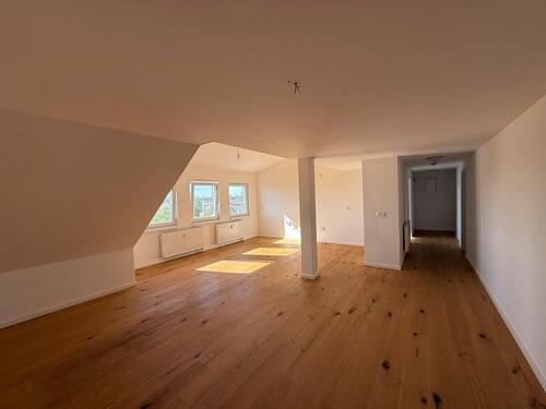 Foto - Wunderschöne 2,5 - Zimmer Dachgeschosswohnung mit Echtholzparkett