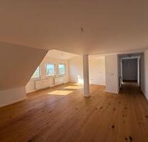 Wunderschöne 2,5 - Zimmer Dachgeschosswohnung mit Echtholzparkett - Hanau