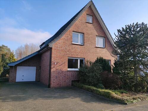 Foto - Provisionsfreies Einfamilienhaus mit großem Stahlgebäude Garten