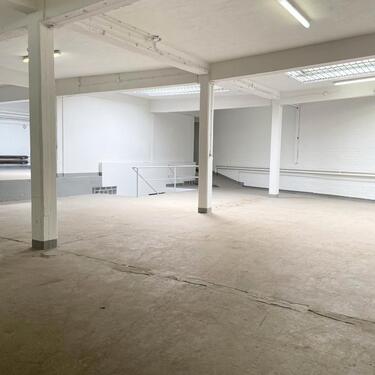 Foto - HalleKreativfläche mit Büro und Lagerkeller, Hintergebäude, LieferzufahrtTor, provisionsfrei