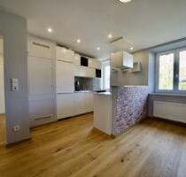 Großzügige 2-Zimmer Altbauwohnung mit Kamin und EBK - München Sendling-Westpark