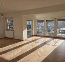 Lichtdurchflutete 3-Zimmer Wohnung Erstbezug nach Renovierung ab sofort! - Stuttgart Feuerbach