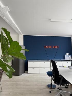 Foto - Fix Desk, Büroplatz im Loftbüro, zentrale Lage, Hinterhof