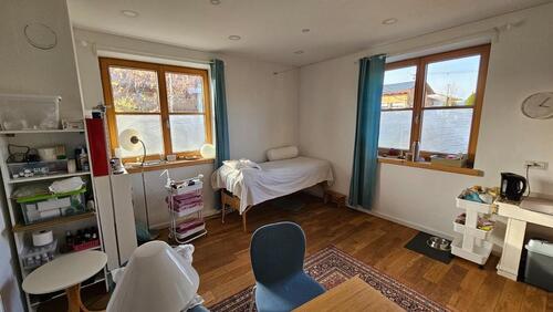 Foto - Heller Praxis- oder Büroraum im Erdgeschoss