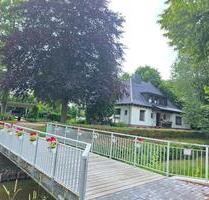 Großzügiger Walmdachbungalow mit 8 Zimmern in Wewelsfleth