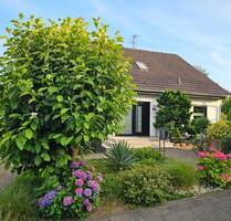 Freistehendes Einfamilienhaus mit Einliegerwohnung in Top Lage - Burscheid
