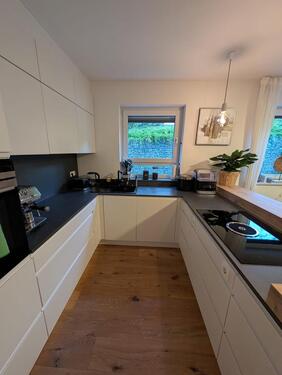 Foto - Moderne 3-Zimmer-Wohnung mit Küche und großem Garten