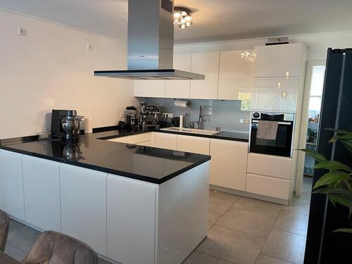 Foto - Großzügig 4-Zimmerwohnung -frisch renoviert, modern ausgestattet